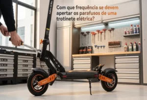 Com que frequência se devem apertar os parafusos de uma trotinete?